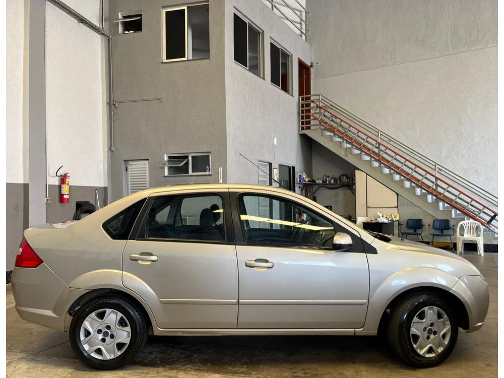 Ford Fiesta Sedan