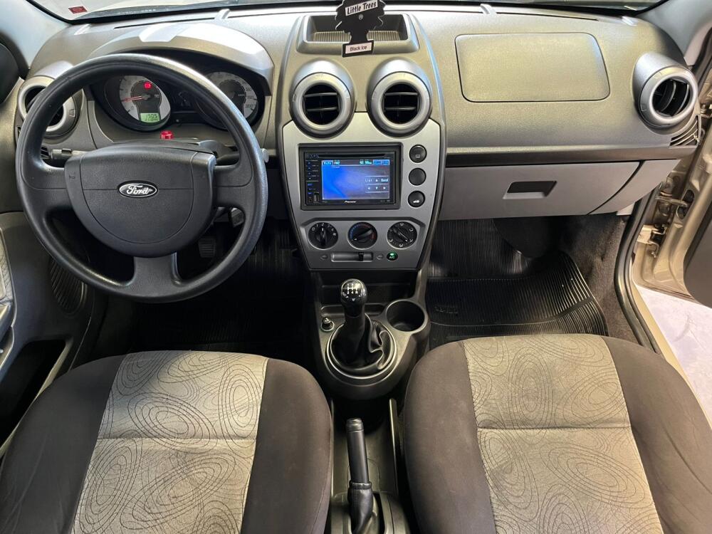 Ford Fiesta Sedan