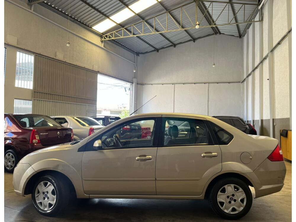 Ford Fiesta Sedan