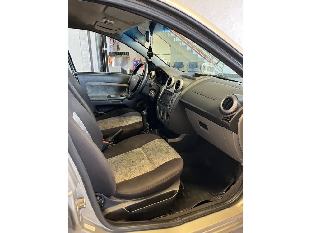 Ford Fiesta Sedan