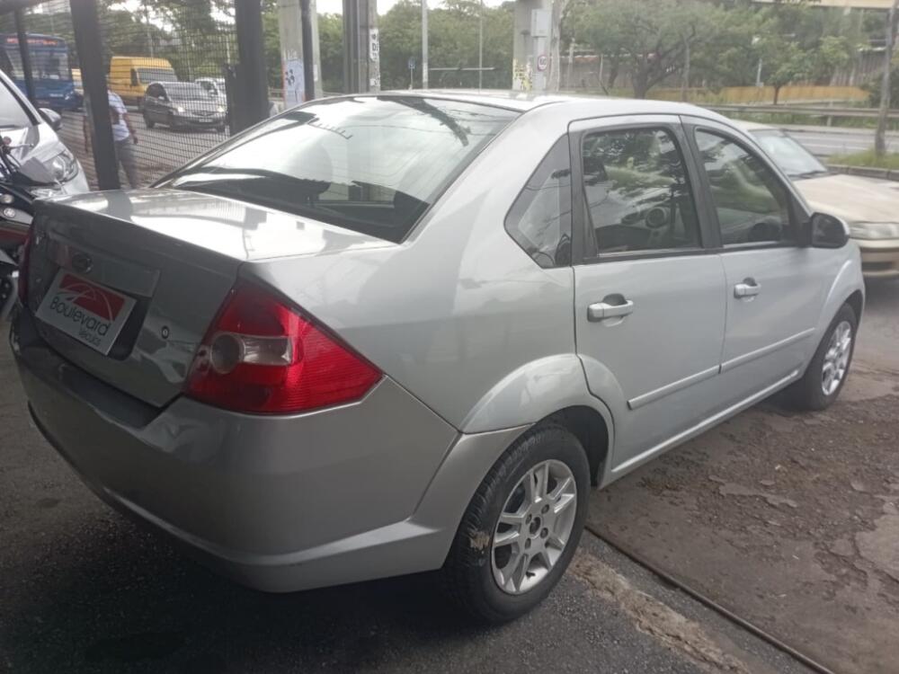 Ford Fiesta Sedan