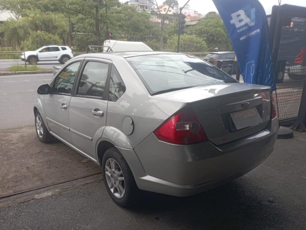 Ford Fiesta Sedan