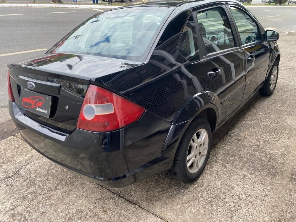 Ford Fiesta Sedan