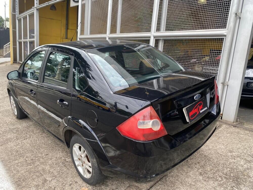 Ford Fiesta Sedan