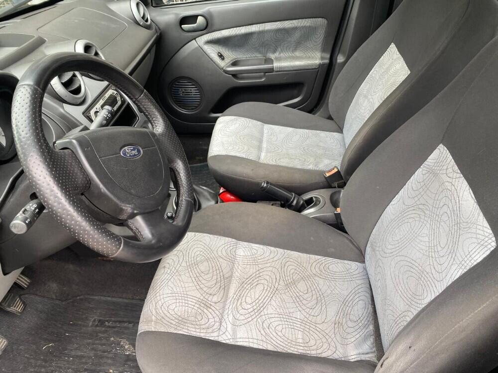 Ford Fiesta Sedan