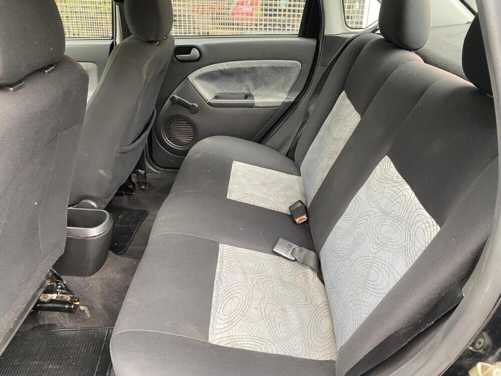 Ford Fiesta Sedan