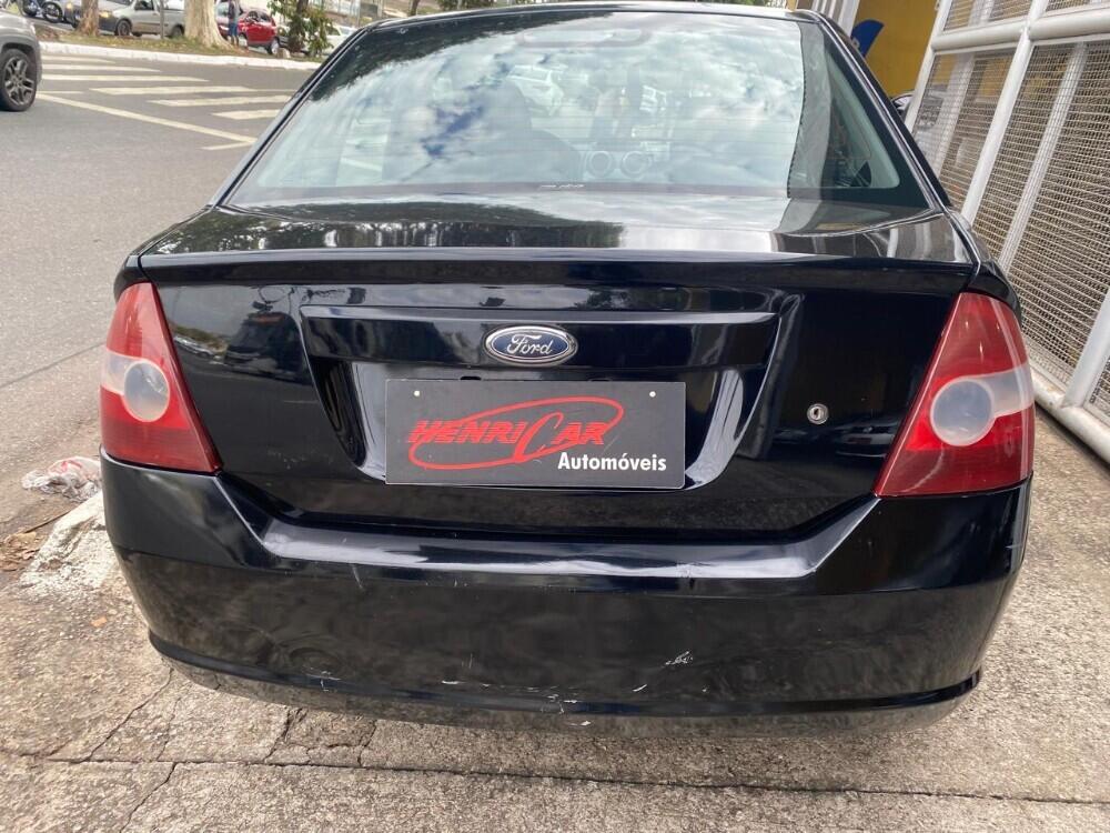 Ford Fiesta Sedan