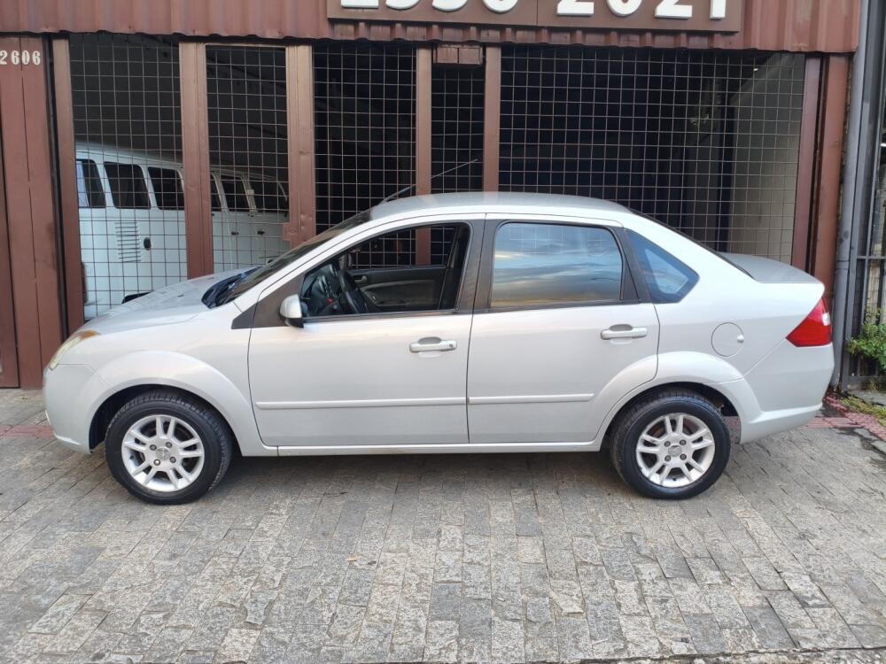Ford Fiesta Sedan