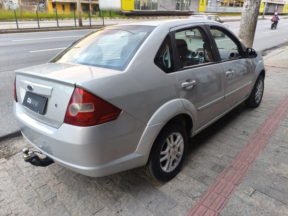 Ford Fiesta Sedan