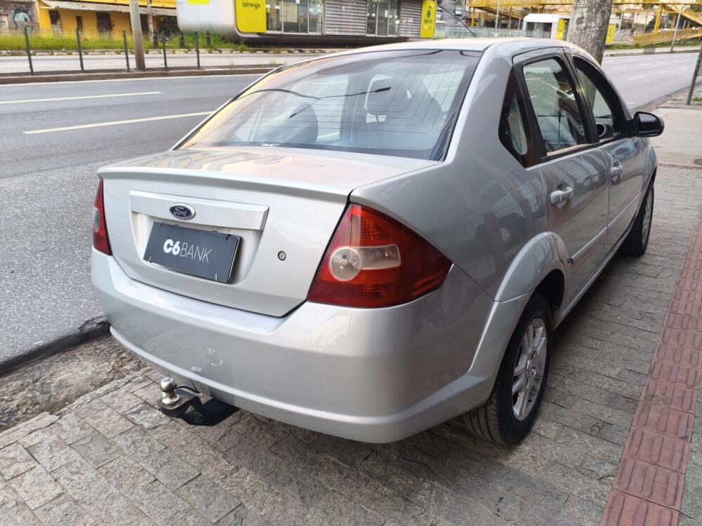 Ford Fiesta Sedan