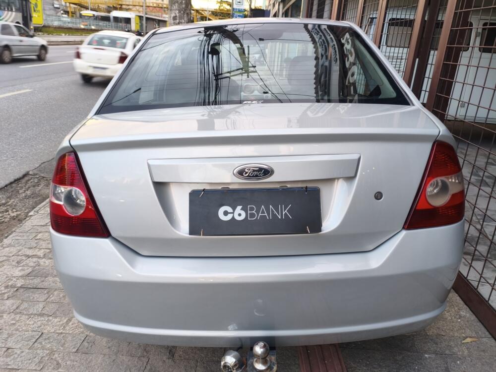 Ford Fiesta Sedan