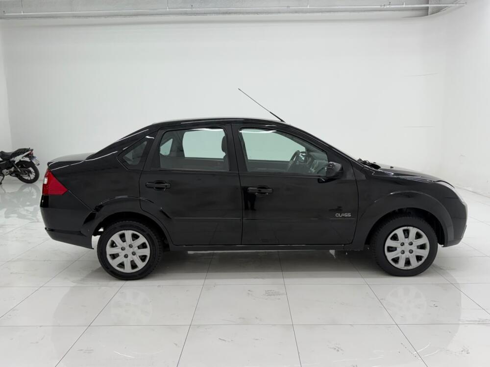 Ford Fiesta Sedan