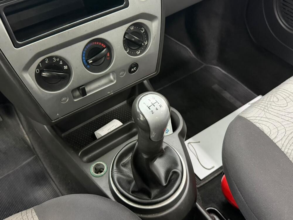 Ford Fiesta Sedan