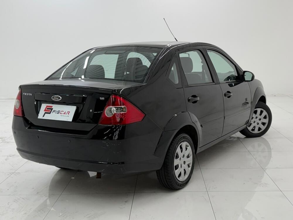 Ford Fiesta Sedan