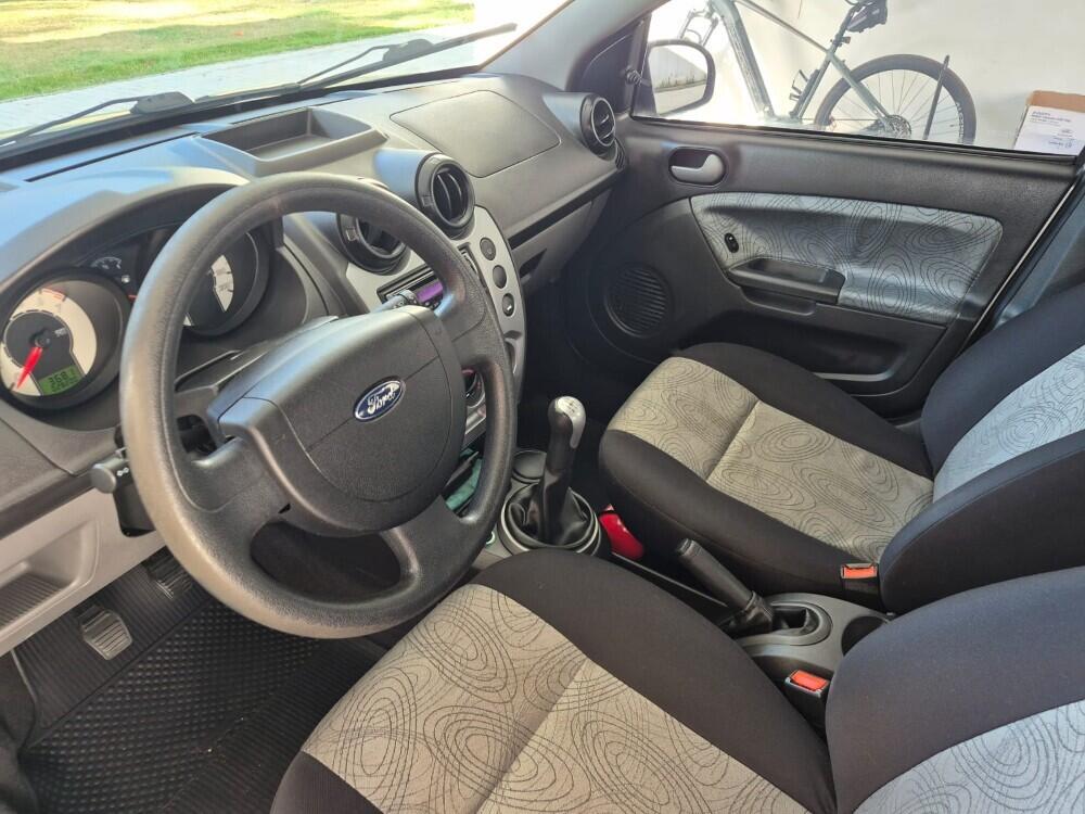 Ford Fiesta Sedan
