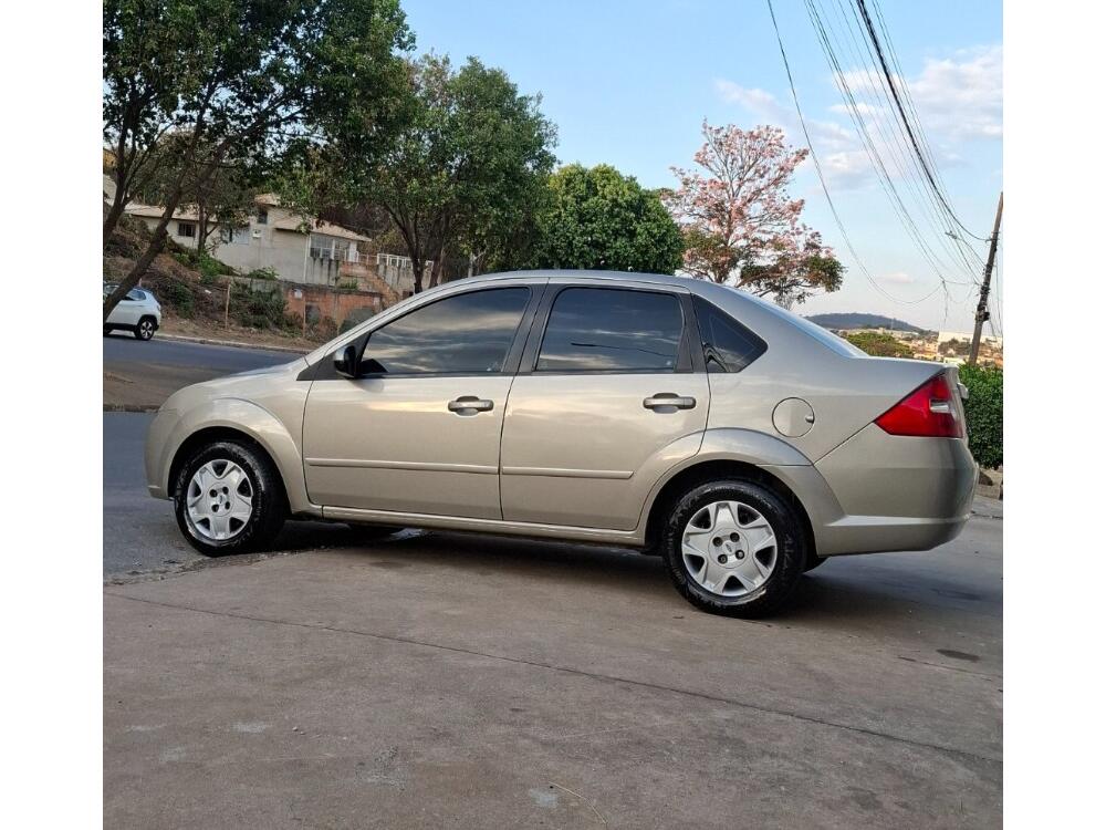 Ford Fiesta Sedan