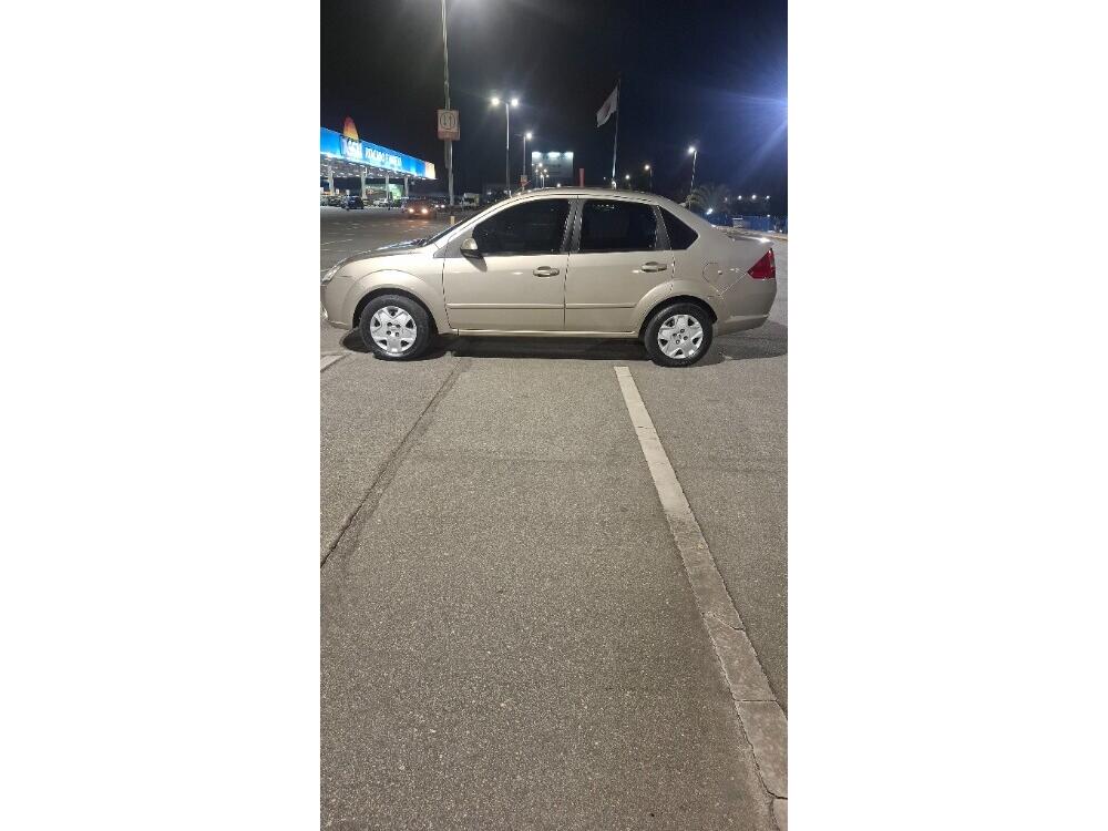 Ford Fiesta Sedan