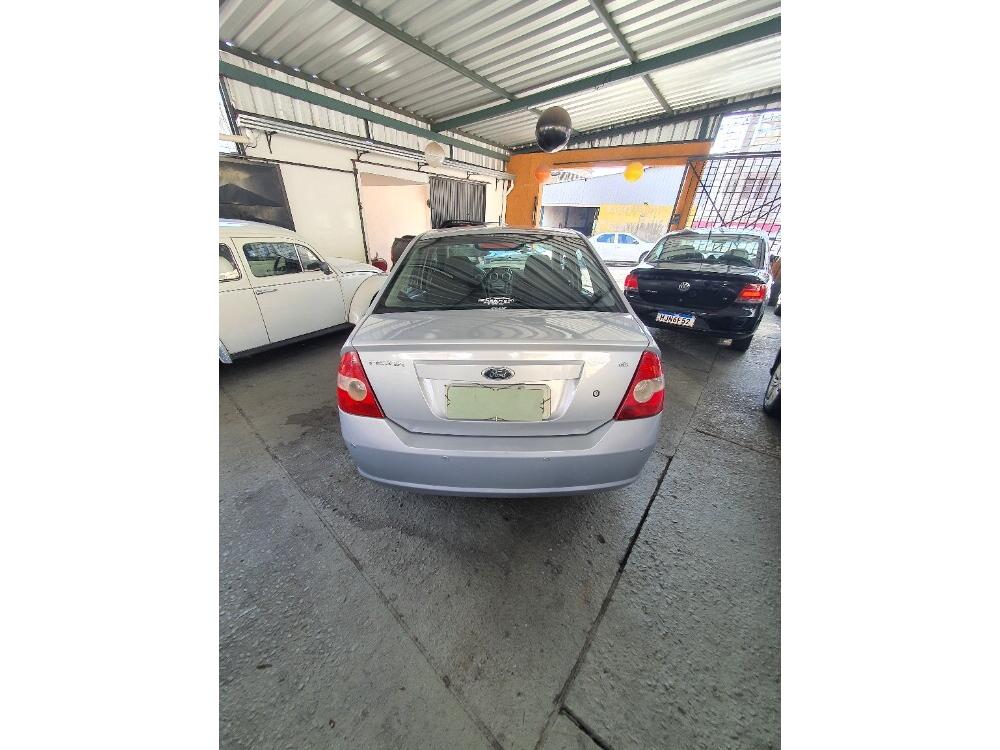 Ford Fiesta Sedan