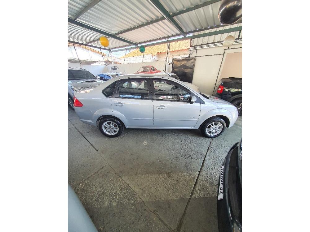 Ford Fiesta Sedan
