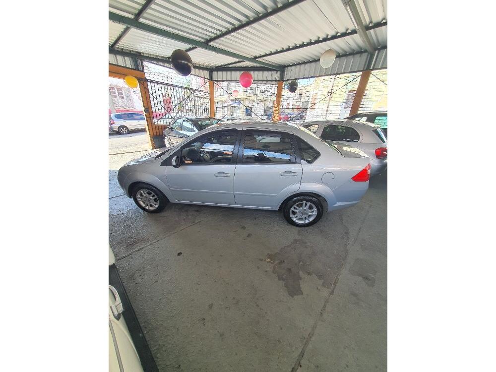 Ford Fiesta Sedan