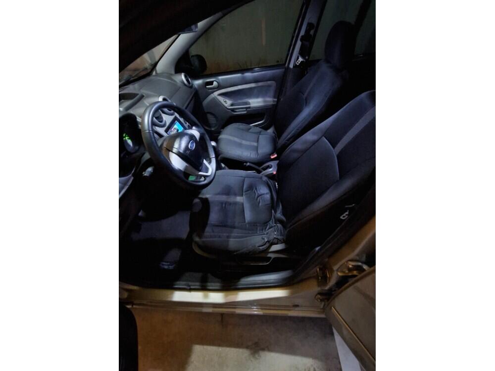 Ford Fiesta Sedan