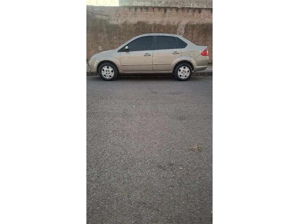 Ford Fiesta Sedan