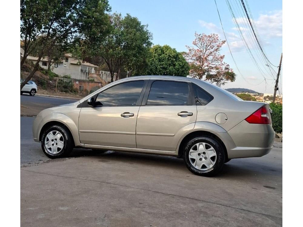 Ford Fiesta Sedan