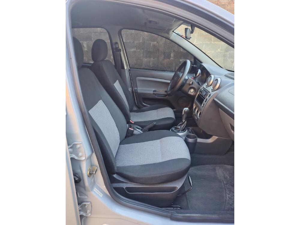 Ford Fiesta Sedan