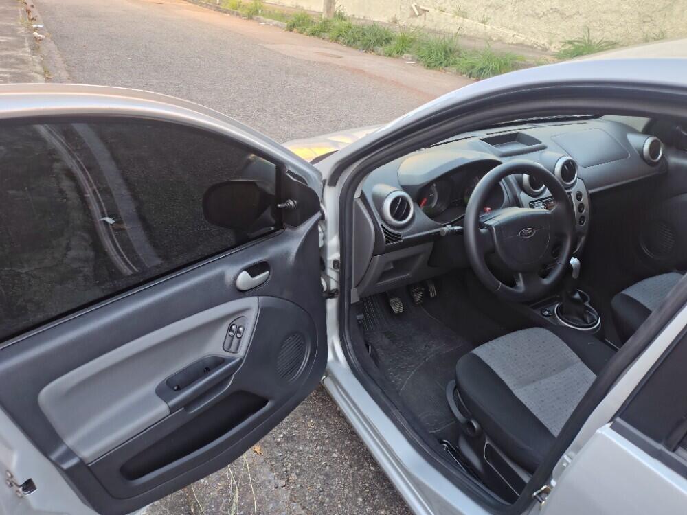 Ford Fiesta Sedan