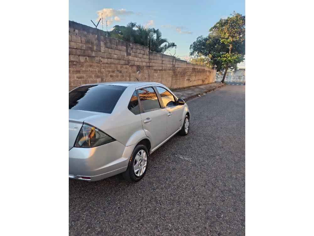 Ford Fiesta Sedan