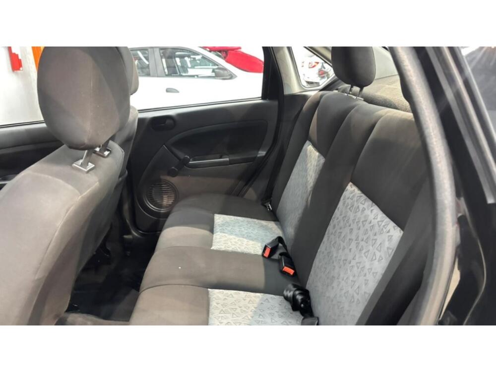 Ford Fiesta Sedan