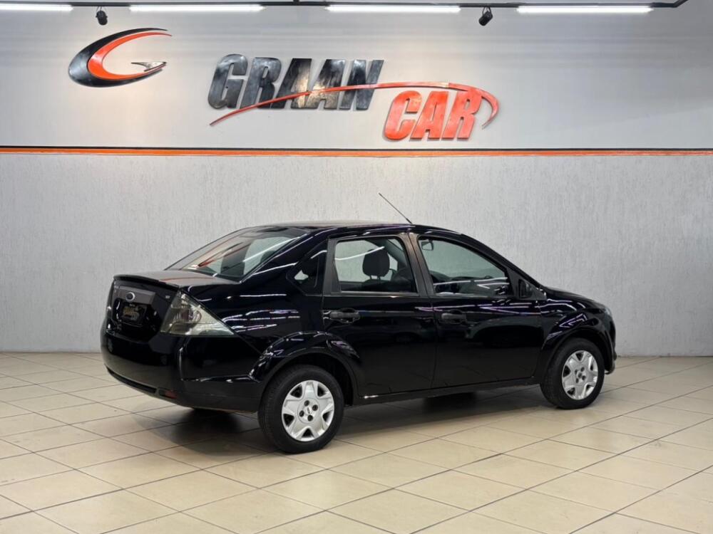 Ford Fiesta Sedan