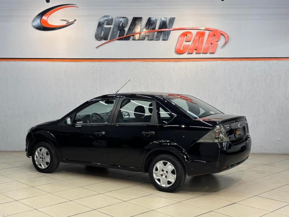 Ford Fiesta Sedan