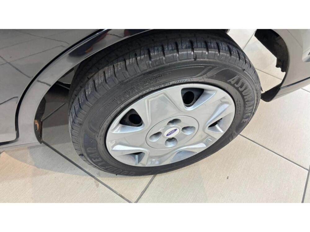 Ford Fiesta Sedan