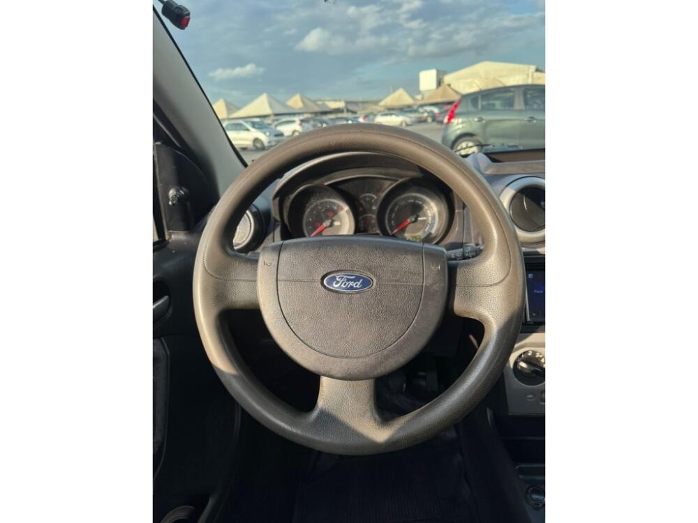 Ford Fiesta Sedan