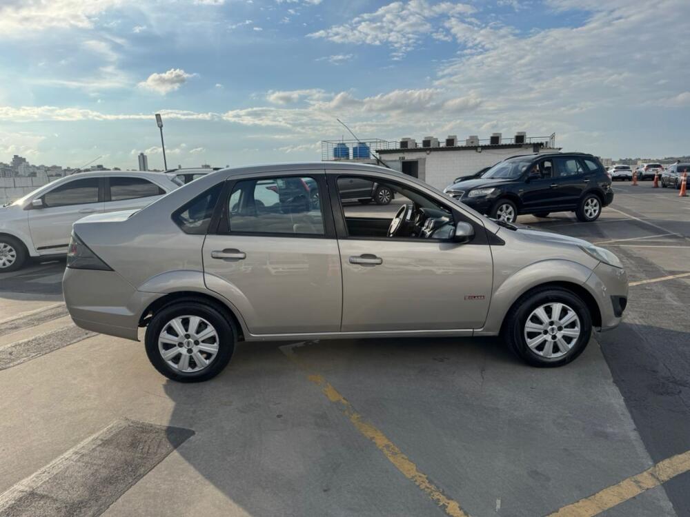 Ford Fiesta Sedan