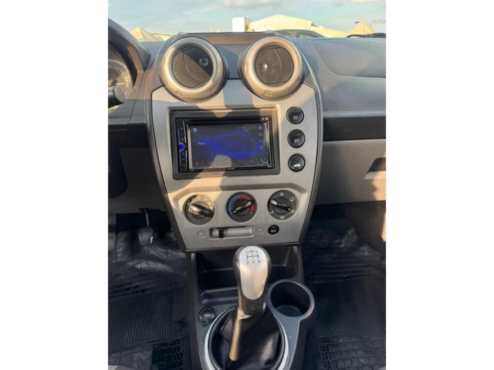 Ford Fiesta Sedan