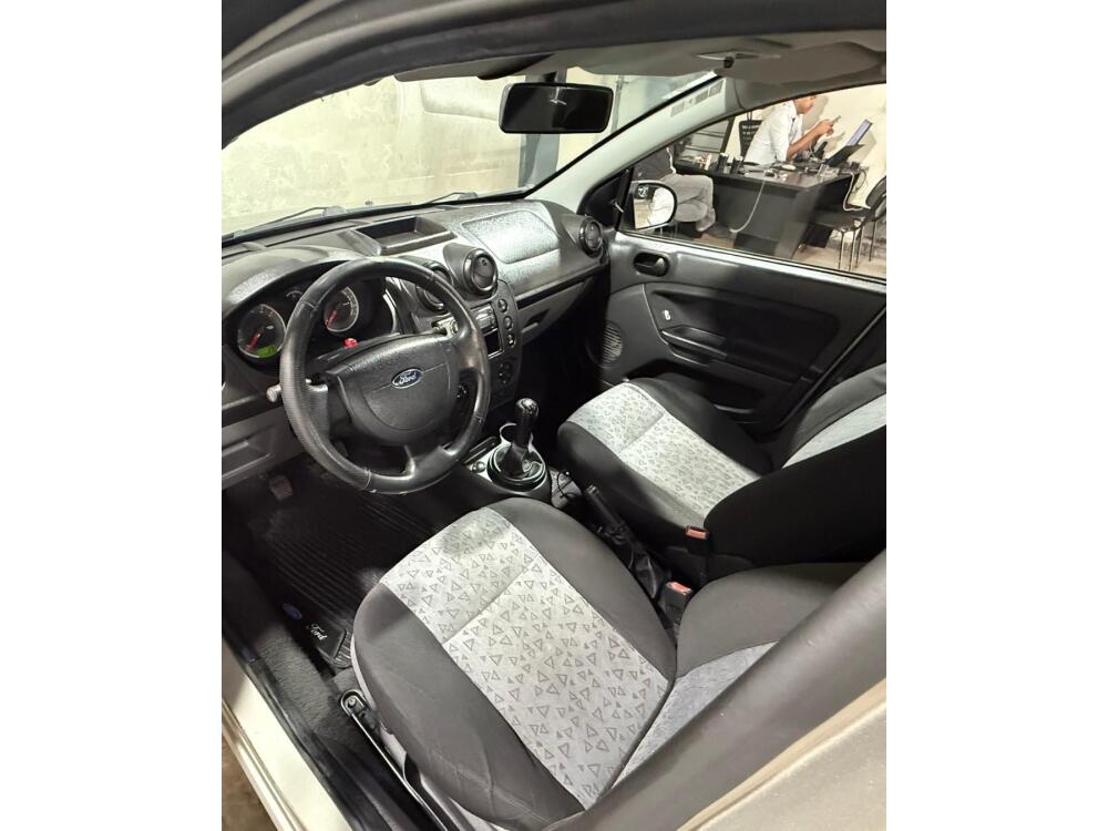 Ford Fiesta Sedan