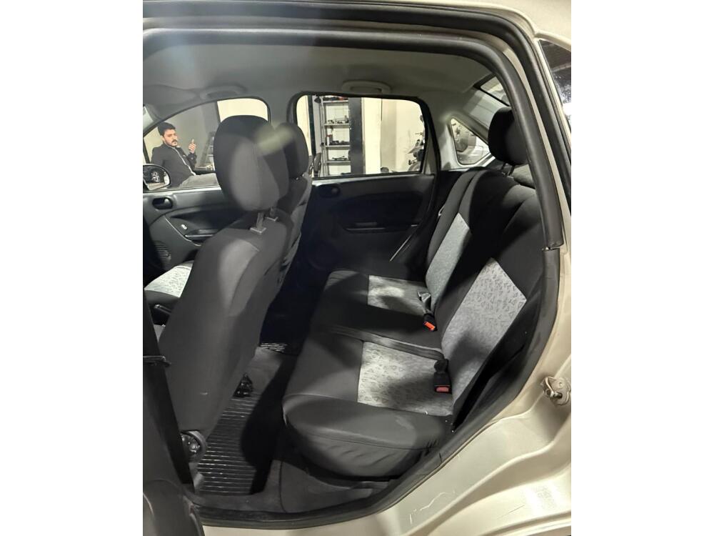 Ford Fiesta Sedan