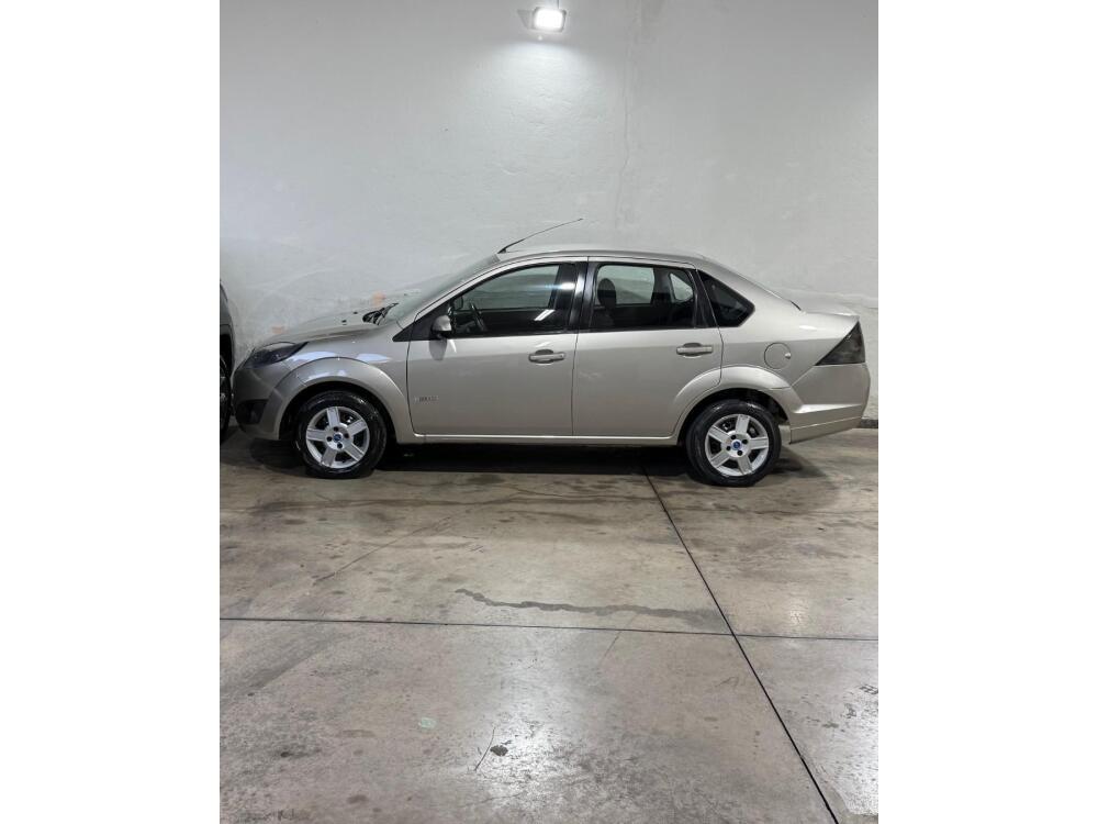 Ford Fiesta Sedan