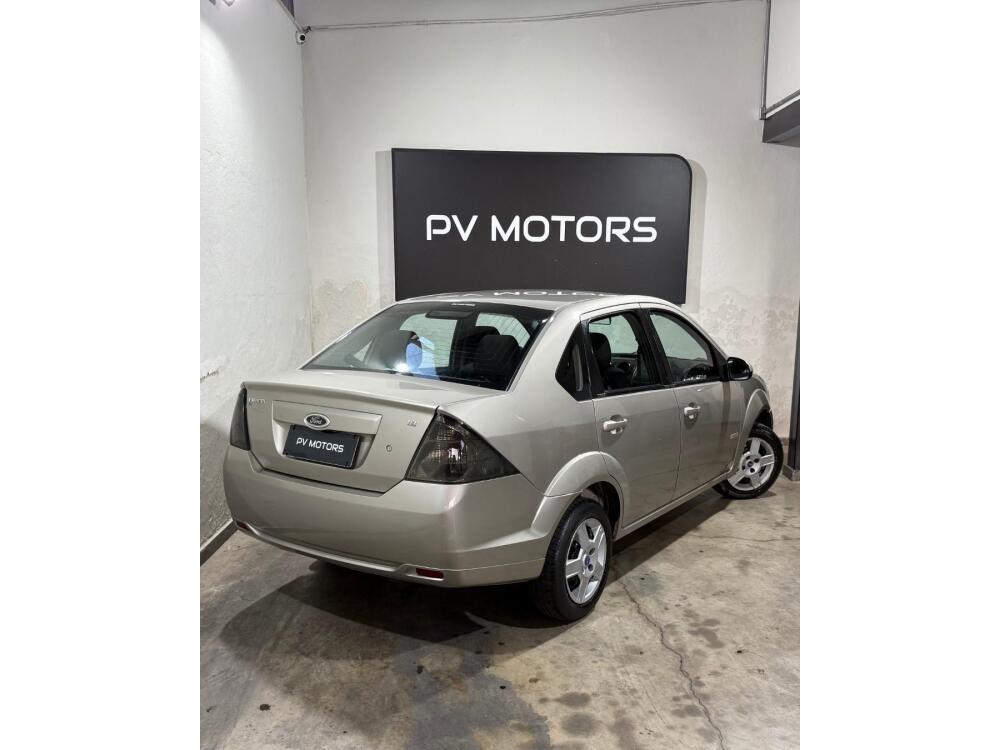 Ford Fiesta Sedan