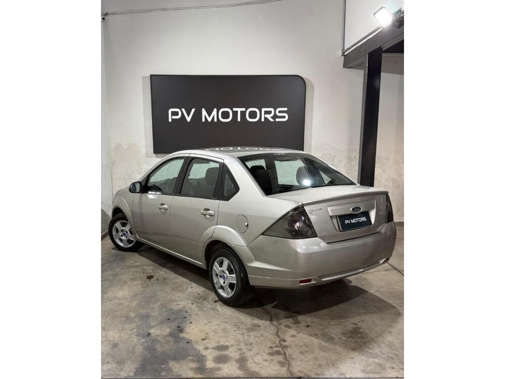 Ford Fiesta Sedan