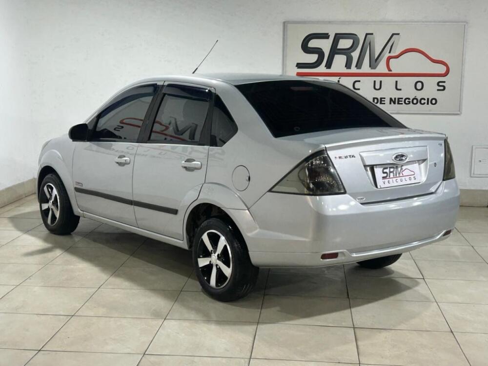 Ford Fiesta Sedan