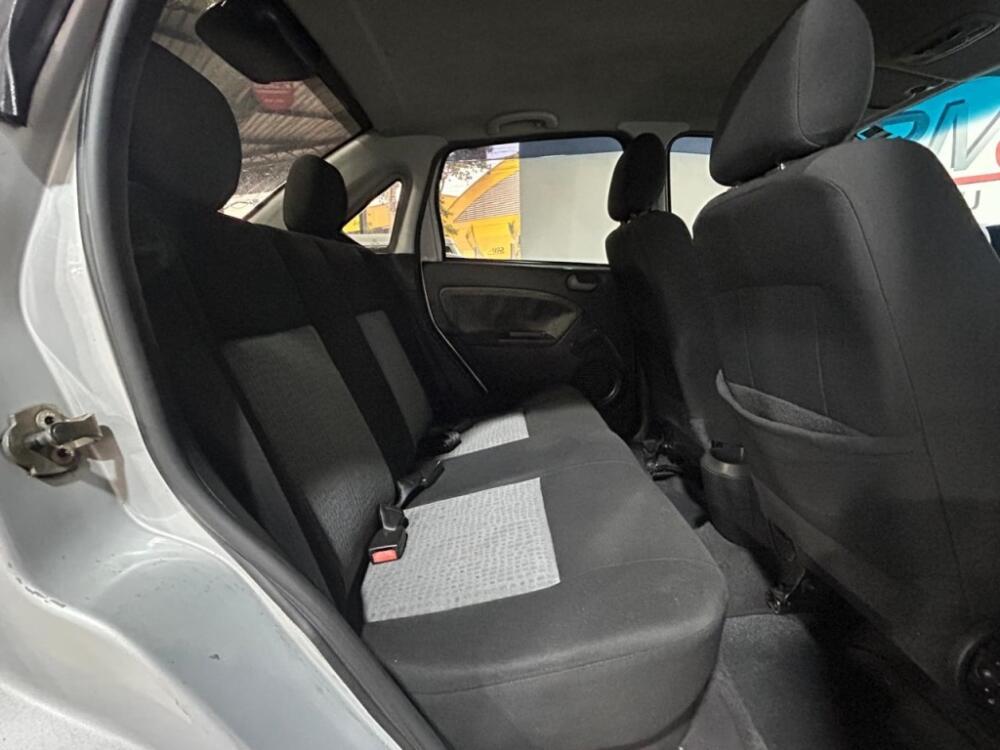 Ford Fiesta Sedan