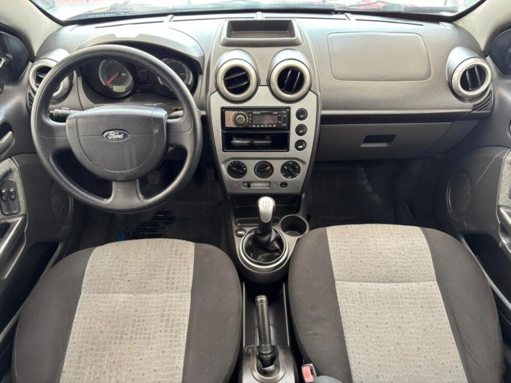 Ford Fiesta Sedan