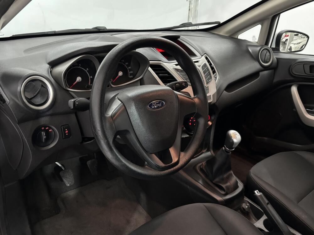 Ford Fiesta Sedan