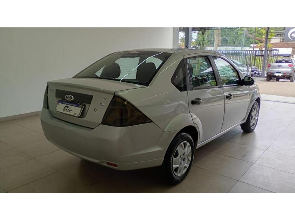 Ford Fiesta Sedan
