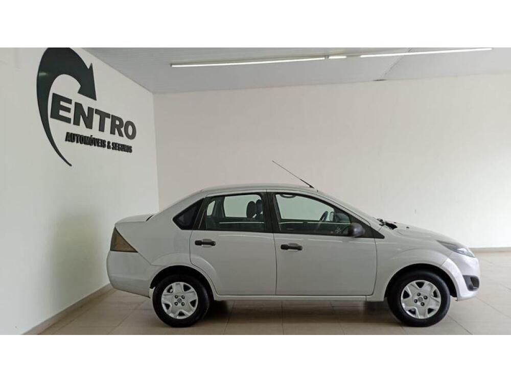 Ford Fiesta Sedan