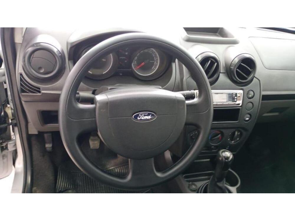 Ford Fiesta Sedan