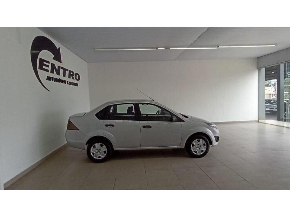 Ford Fiesta Sedan
